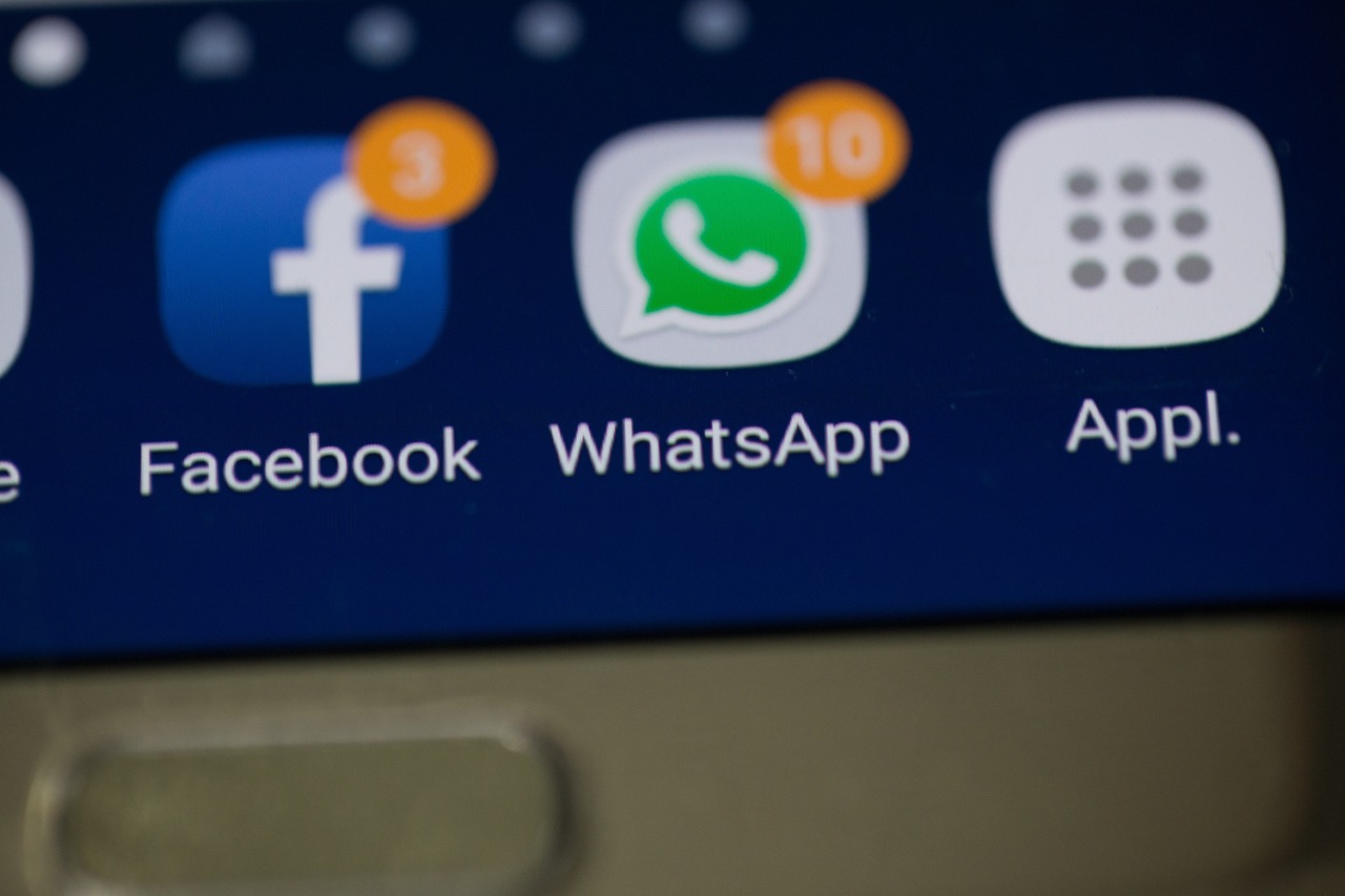 Balancing Social Relationships and Online Security
